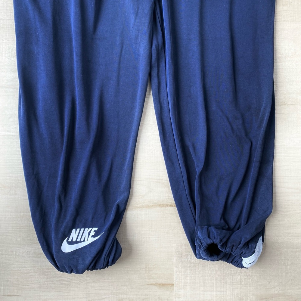 Extremely Soft, Navy Nike Sweatpants with drawstring